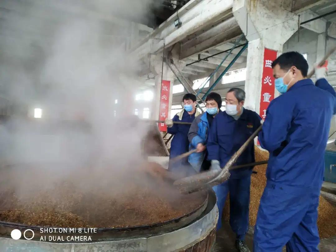 <b>嚴(yán)抓疫情防控，堅守手工釀造，心心酒業(yè)有序復(fù)工復(fù)產(chǎn)</b>